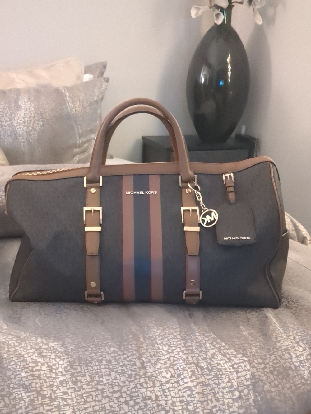 🤎NWOT Michael Kors Brown & Black Stripe Logo Travel Duffle Priced To Sale - Picture 4 of 4